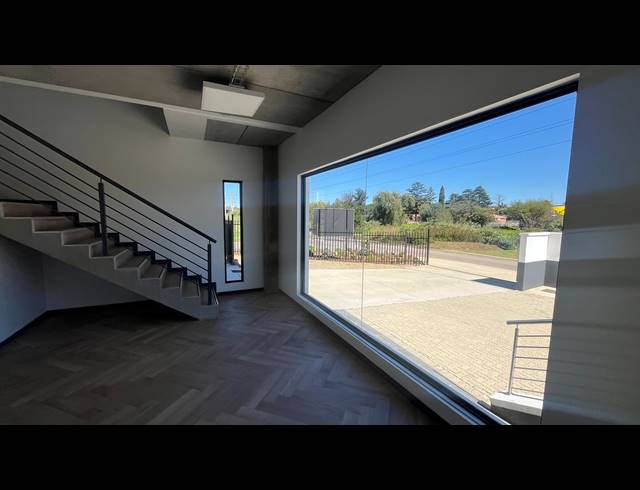 2,500M² WAREHOUSE TO LET IN SPARTAN